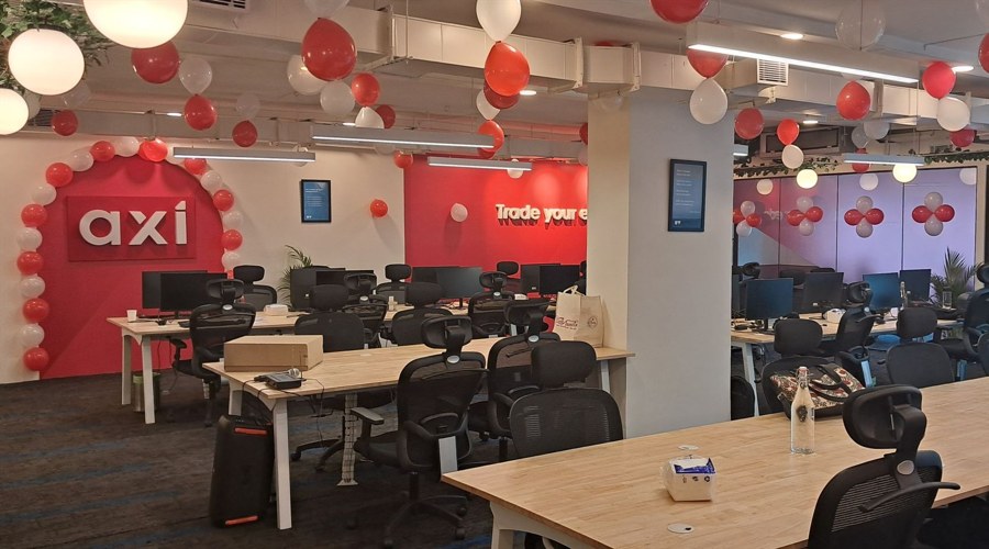 特朗普发言影响,纳斯达克100指数出现回调并触及日内低点