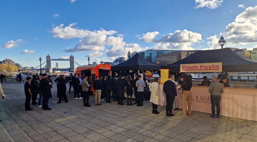 澳元/美元下跌,交易员分析澳洲联储会议纪要与相关数据;