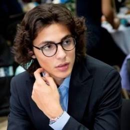 英伟达 2025 财年 Q4 营收 393.31 亿美元,超出市场预期的 380.45 亿美元,上年同期为 221 亿美元。